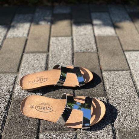 シルバーミラーコルクサンダル