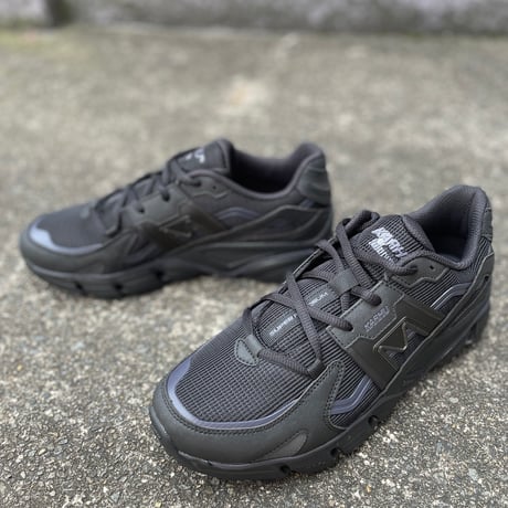 KARHU NEW ハイテクレトロモードスニーカー