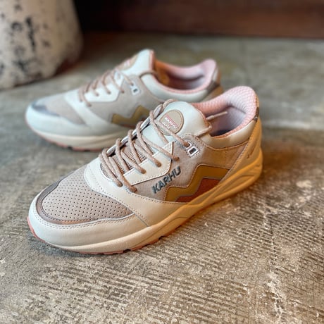 KARHU スリッポン AREA