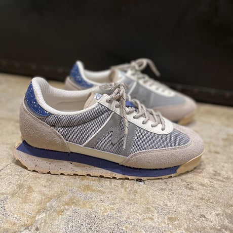 KARHU retro classic スニーカー