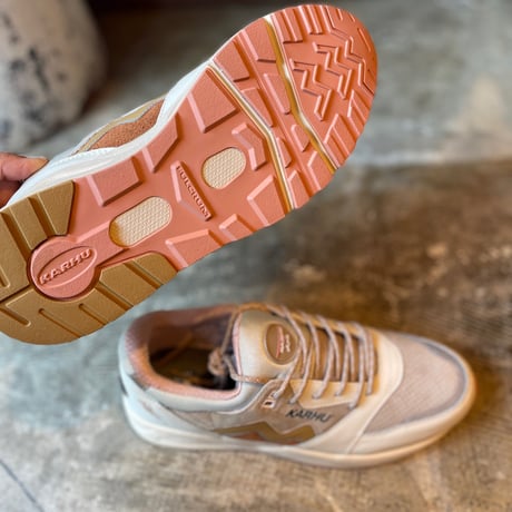 KARHU スリッポン AREA
