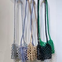 レザーメッシュ編みタッセルポシェット