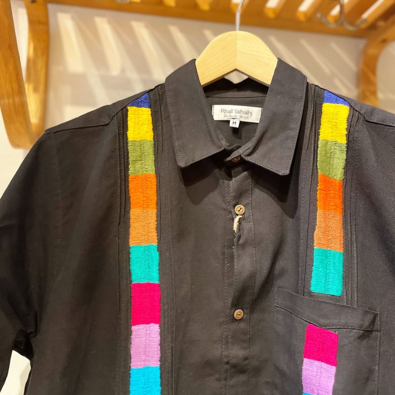 Malbon ポロシャツ ブラック×ホワイト バイカラー 刺繍ロゴ入り 美品⛳✨ Malbon ポロシャツ ブラック×ホワイト バイカラー 刺繍ロゴ入り