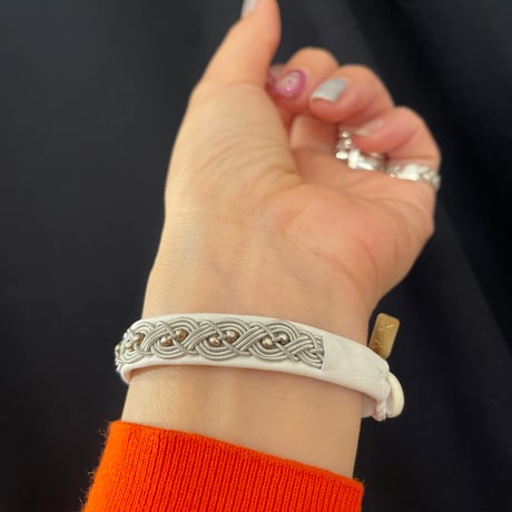 WHITE MB限定　ねじりつぶつぶブレス