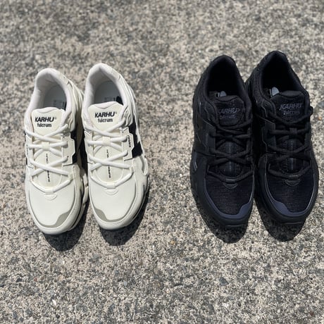 KARHU NEW ハイテクレトロモードスニーカー