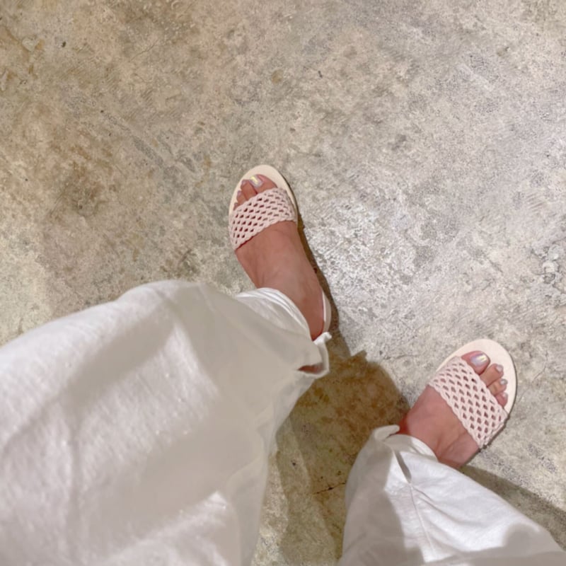 かねまつ　ホワイトメッシュ編みスリングバックサンダル SHOES CONCIERGE｜Shine by nature 2025 SPRING COLECTION Vol.3