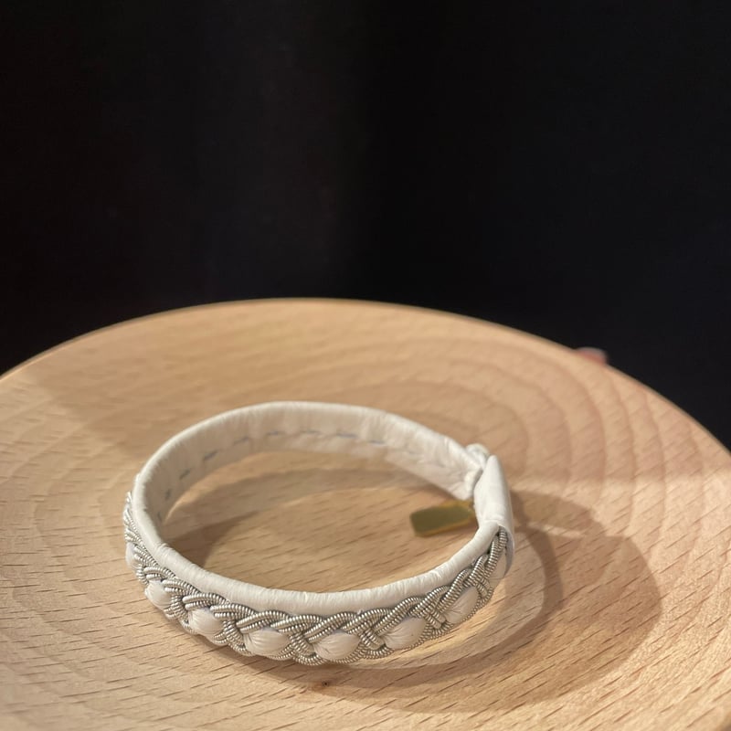 MB限定WHITEレザー YOHEI NOGUCHI 真ん中ステッチブレス | THE M.B