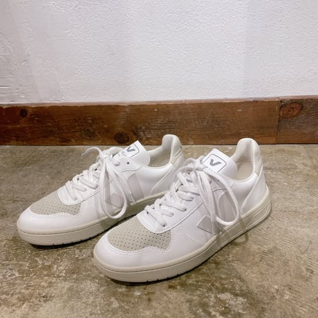 VEJA V10 レザースニーカー