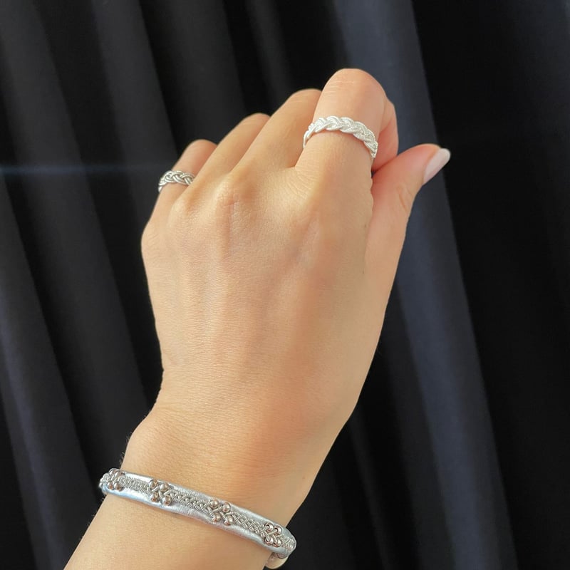 ▼YOHEI NOGUCHI レザー　ブレスレット　箱付き　美品 YOHEI NOGUCHI】幸せをもたらす！？サーミブレスレット | LEE