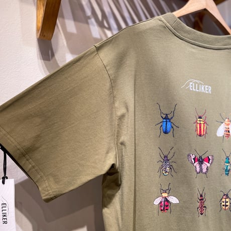 ユニセックス虫バックプリントTシャツ