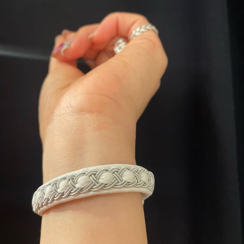 MB限定WHITEレザー YOHEI NOGUCHI 真ん中ステッチブレス | THE M.B