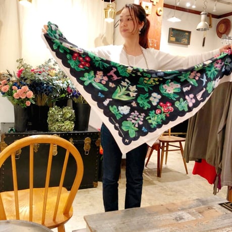 イラストレーター網中いづる 「中世の庭」シルク大判スカーフ