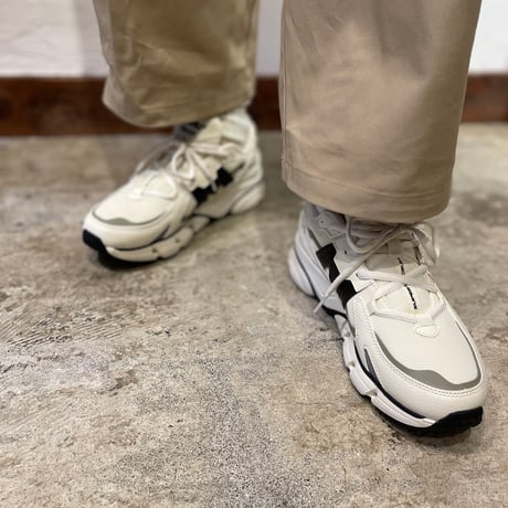 KARHU NEW ハイテクレトロモードスニーカー