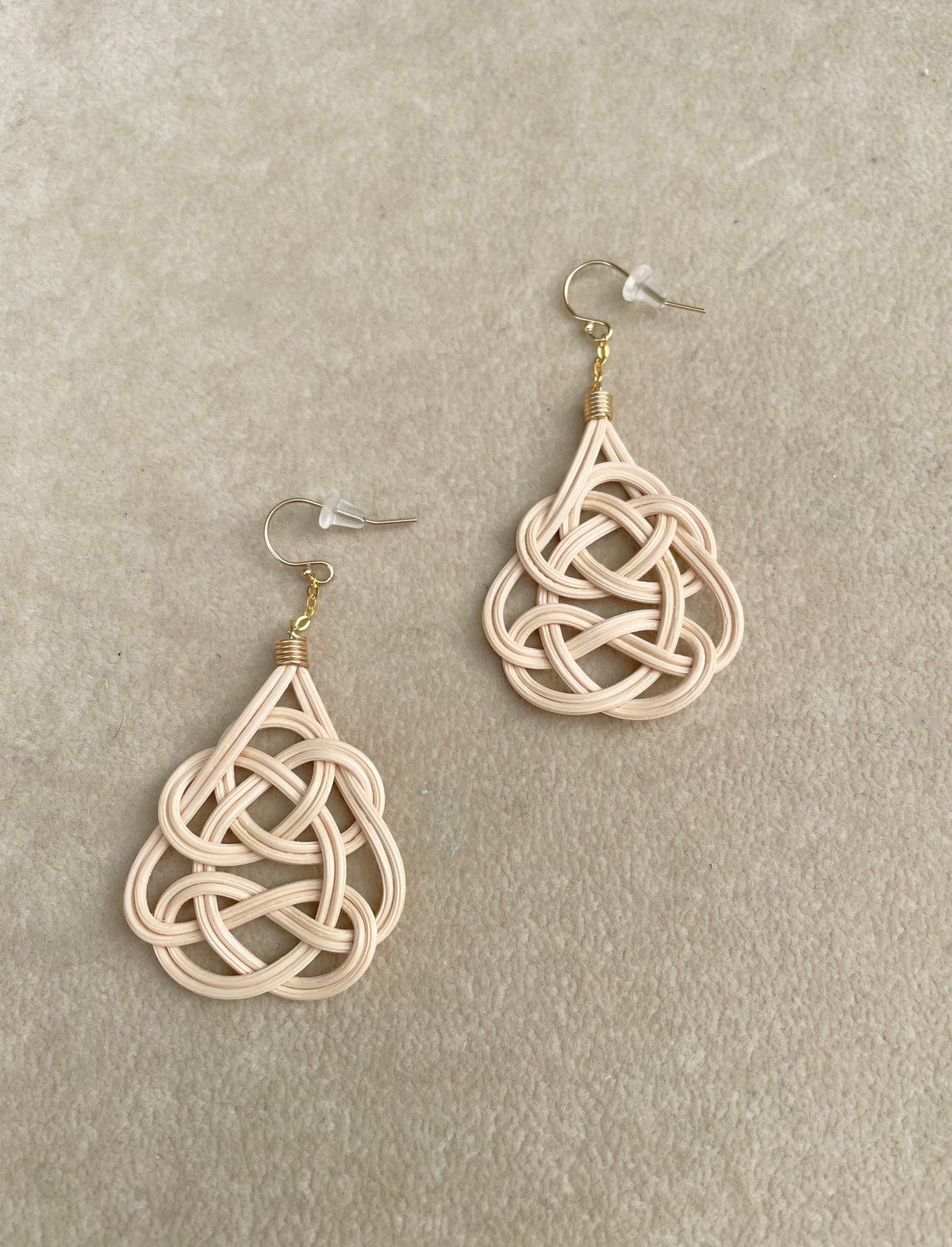 美品❣️SIRI SIRI ARABESQUE 籐ピアス SIRI SIRI ARABESQUE 籐ラタンピアス | THE M.B