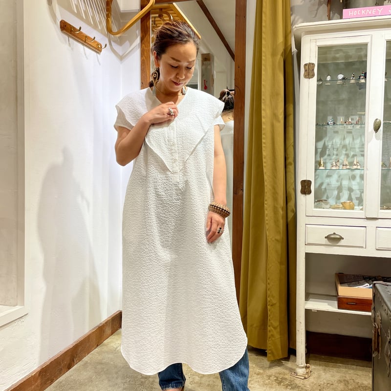 stella ciffon シアサッカーVラインフリルワンピース | THE M.B