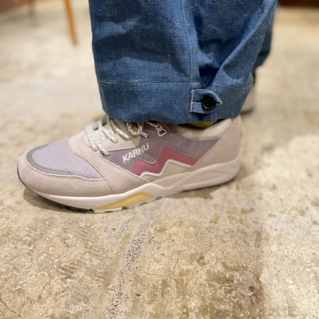 KARHU スリッポン AREA