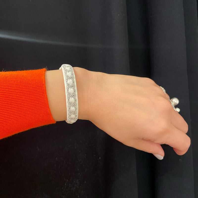 MB限定WHITEレザー YOHEI NOGUCHI 真ん中ステッチブレス | THE M.B