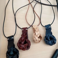 abokika Knot レザーネックレス