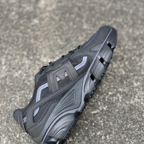 KARHU NEW ハイテクレトロモードスニーカー