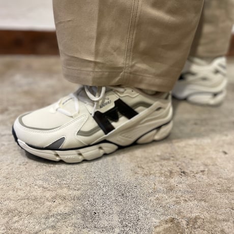 KARHU NEW ハイテクレトロモードスニーカー