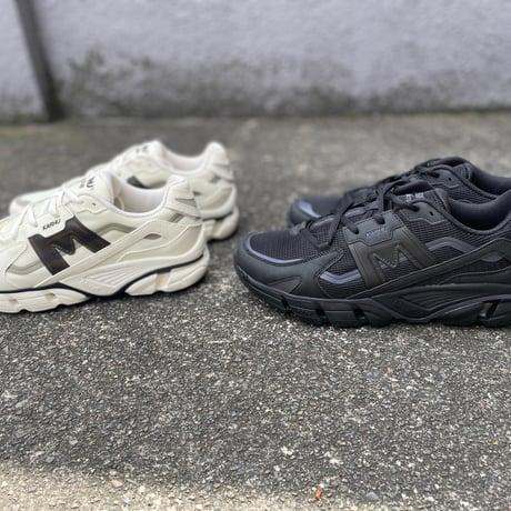 KARHU NEW ハイテクレトロモードスニーカー