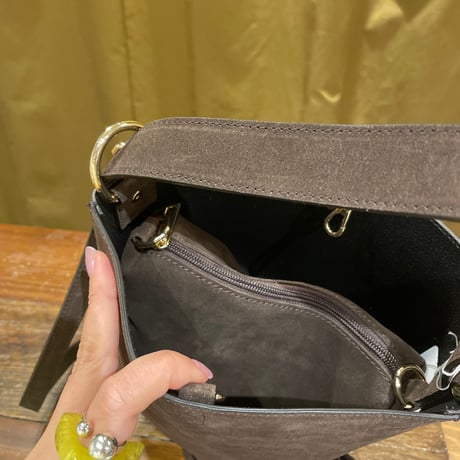 ITALYレザースエードバケツ型2wayポシェット付き
