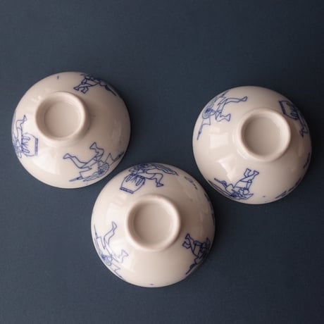 おでんよし坊／Oden Yoshibou「九谷焼チャリティおちょこ 御陣乗太鼓＋能登ステッカー」