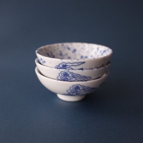 おでんよし坊／Oden Yoshibou「九谷焼チャリティおちょこ 御陣乗太鼓＋能登ステッカー」