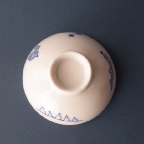 おでんよし坊／Oden Yoshibou「九谷焼チャリティおちょこ 魚介＋能登ステッカー」