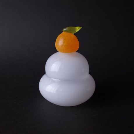 塩谷由佳乃／SHIOYA Yukano「ガラスの鏡餅（2023-2024）」