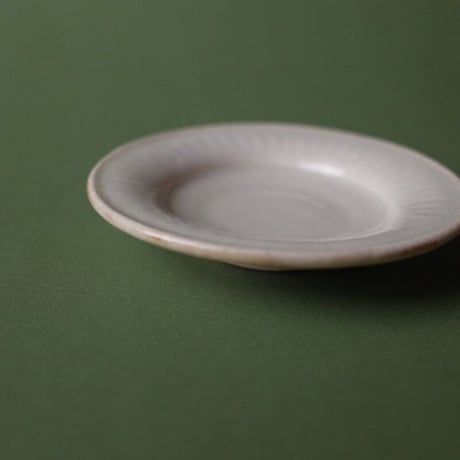 たくまポタリー／Takuma pottery「反り菊豆皿」