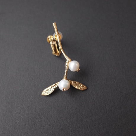 sasakihitomi／佐々木ひとみ「ヤドリギイヤリング／ピアス」