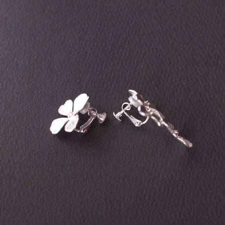 sasakihitomi／佐々木ひとみ「クローバーのイヤリング／ピアス」