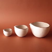 田辺京子さん花柄 陶磁器製 円形皿 田辺京子】染付牡丹文カレー皿（金沢カレー型） - KUJIMA｜福岡