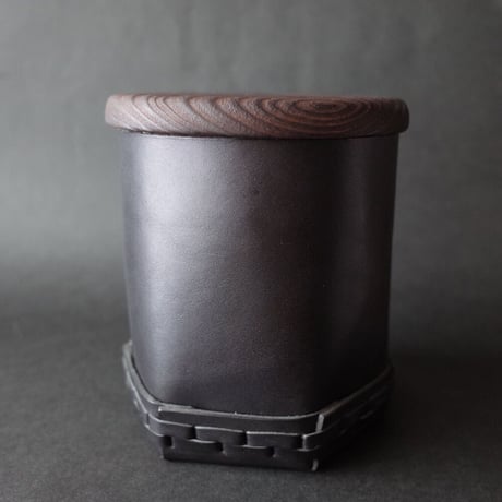 Eatable of Many Orders／エタブルオブメニーオーダーズ「Cylinder Leather Box Mini × 岩本清商店」