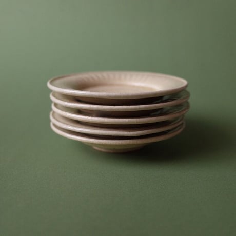 たくまポタリー／Takuma pottery「反り菊豆皿」