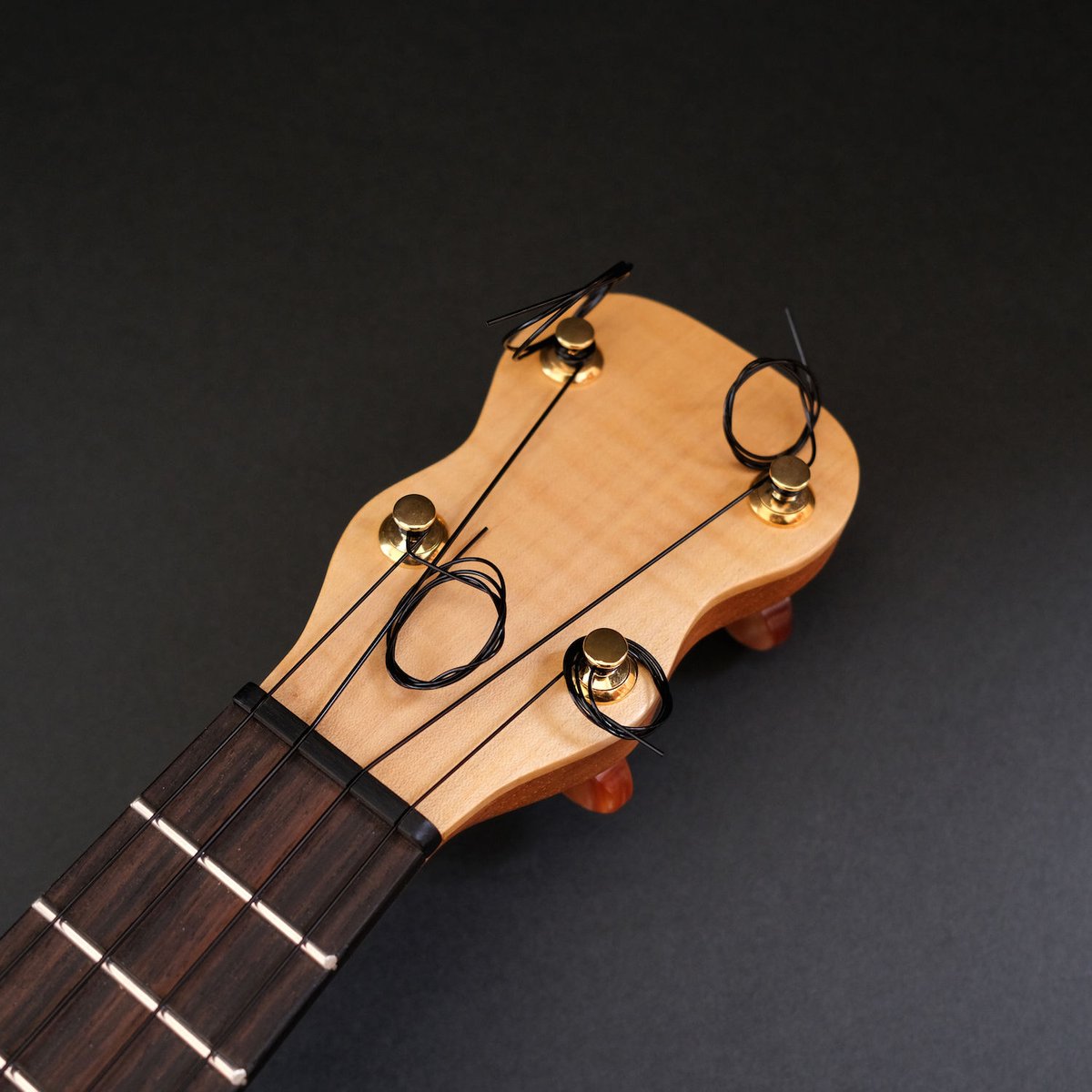 近撥弦楽器／Kon Hatsugengakki「はちまんさんウクレレ