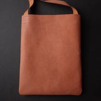 atelier KiU／アトリエ喜雨「フラットサコッシュ」