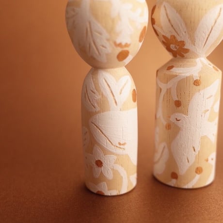 岩本清商店 × おざわさよこ「花着るこけし2」