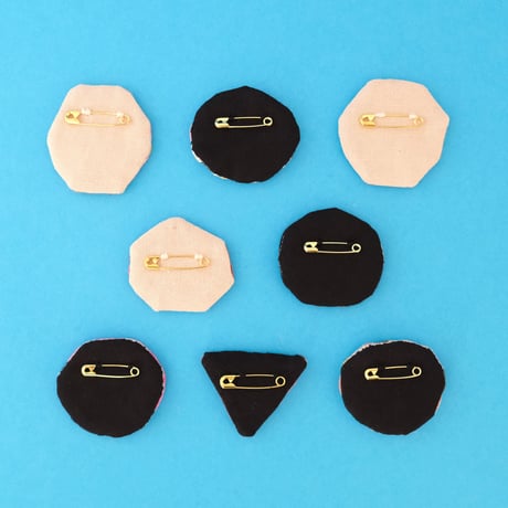 atelier taffeta／アトリエタフタ「刺繍ブローチ」