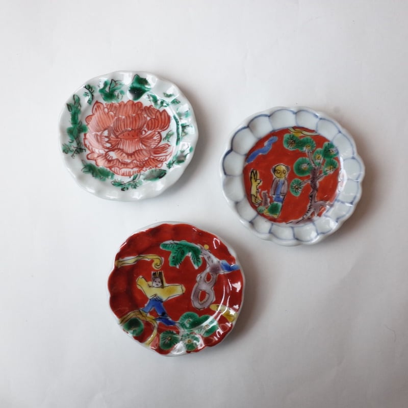 田辺京子さん花柄 陶磁器製 円形皿 田辺京子／TANABE Kyoko「輪花豆皿」 | オトメの金沢 陳列室