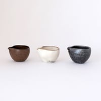 田辺京子足付き陶器ボウル 田辺京子／TANABE Kyoko「貝 小鉢」 | オトメの金沢 陳列室