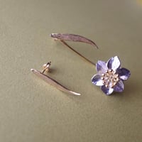 sasakihitomi／佐々木ひとみ「すいせんピアス／ブローチ」