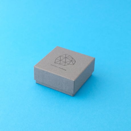 atelier taffeta／アトリエタフタ「刺繍ブローチ」