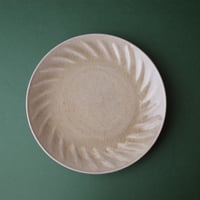 田辺京子さん花柄 陶磁器製 円形皿 f96c587972badb067cfc10cd85d491