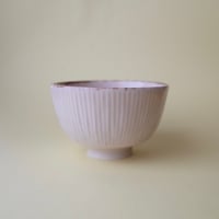 田辺京子足付き陶器ボウル 田辺京子／TANABE Kyoko「めしわん（花）」 | オトメの金沢 陳列室