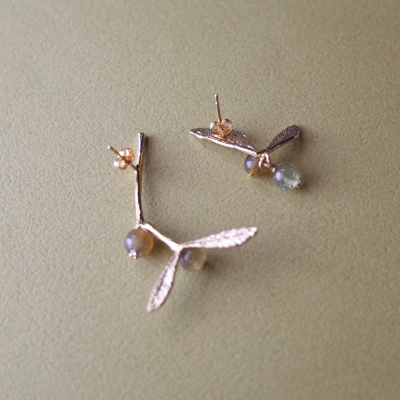 sasakihitomi／佐々木ひとみ「ヤドリギイヤリング／ピアス」 | オトメ