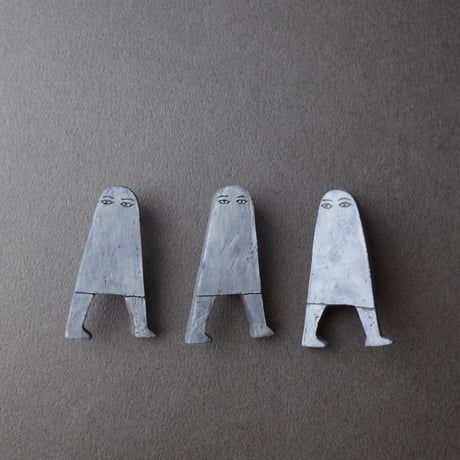 山田睦美／YAMADA Mutsumi「どこでも壁画に メジェドブローチ」