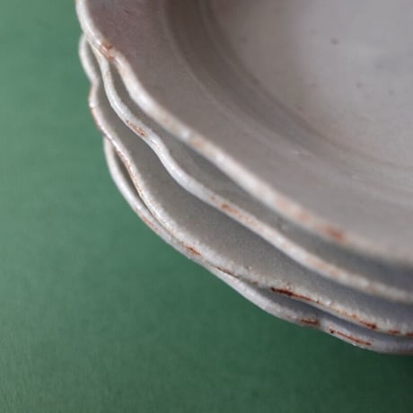たくまポタリー／Takuma pottery「6寸皿 芙蓉」