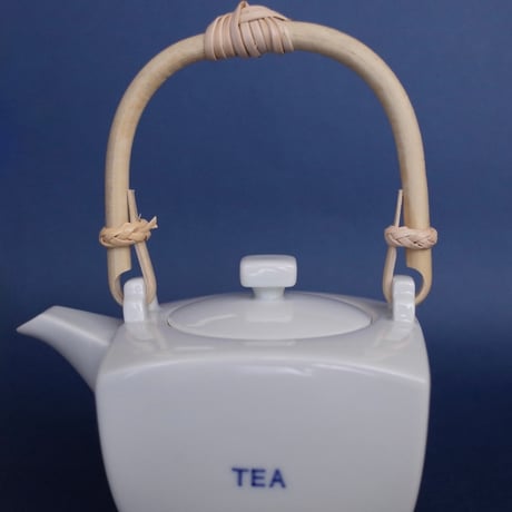 上出長右衛門窯／KUTANI CHOEMON「角急須（小）白TEA字」